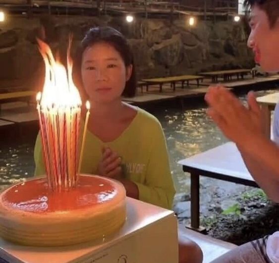 생일 케이크 케잌 초 촛불 많이 대량 멍하니