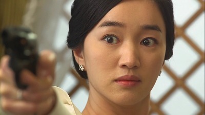 수애 드라마 총 권총 표정 화난 무서운