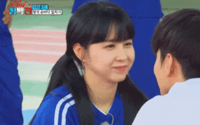 썸타는 여자 커플 눈빛교환 너에게로 한걸음씩