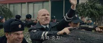 사격중지 아군이다 오해 멈춰 긴급 당황 군대 상황