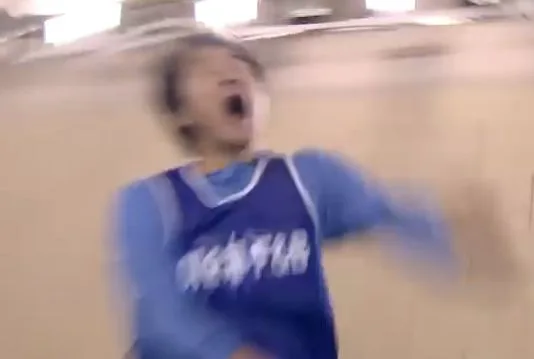 도망 달리기 여자 당황