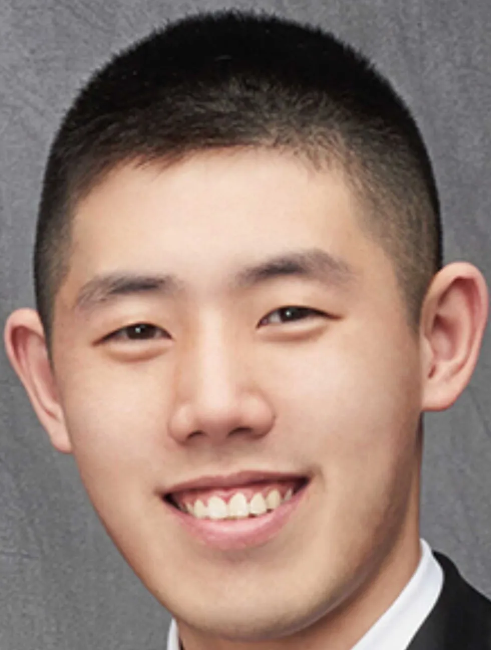 준호우 웃음 미소 건치 증명사진 졸업사진 정장 훈남 당당