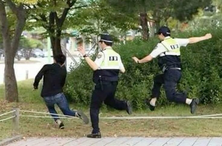 경찰 도망 도둑 추격 도망가는