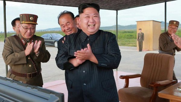 김정은 박수치며 좋아하는 모습 활짝 웃는 장면